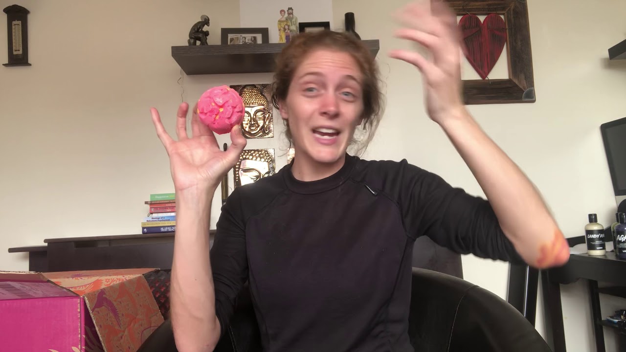 Huge Lush Bath Bomb Haul (and First Impressions!)