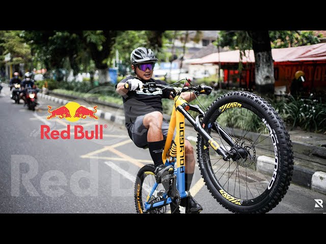 Red Bull Indonesia || Ditra Pranata X Friends - Urban downhill class=