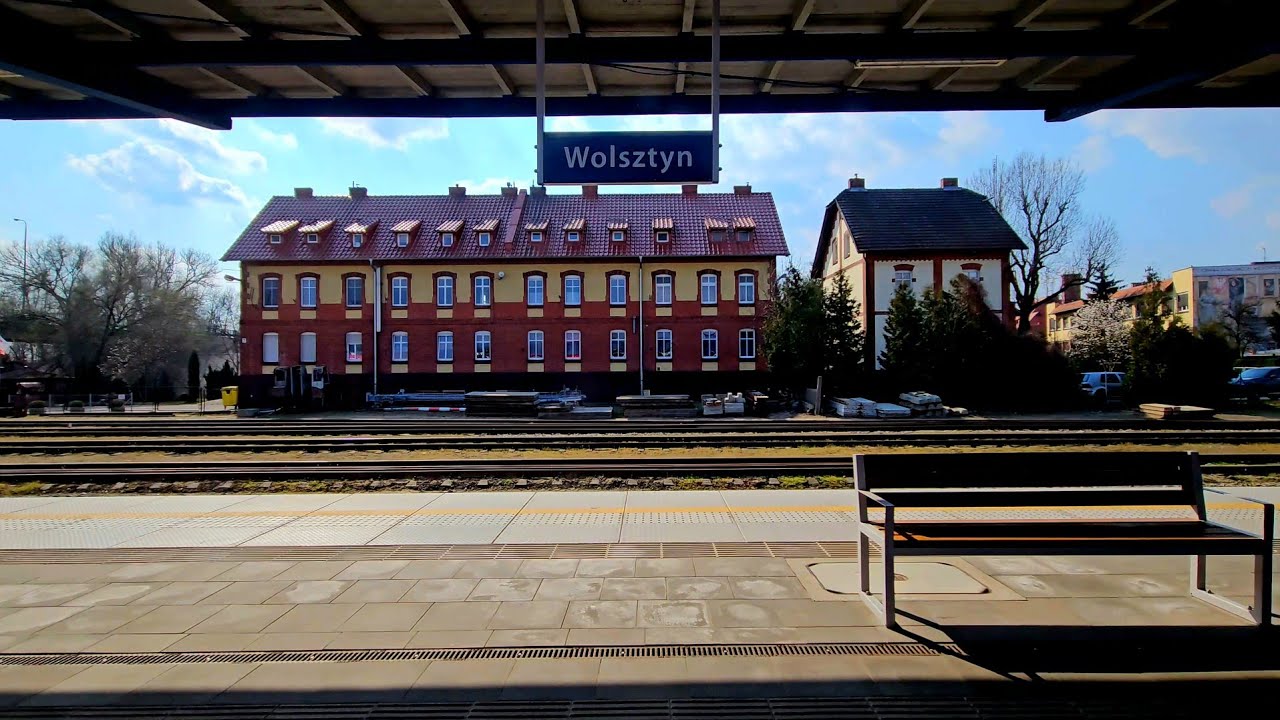 Stacja kolejowa Wolsztyn z okna pociągu, 25.03.2025.