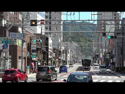 京阪京津線・上栄町駅からびわ湖浜大津駅に向かって併用軌道を走行する京阪800形