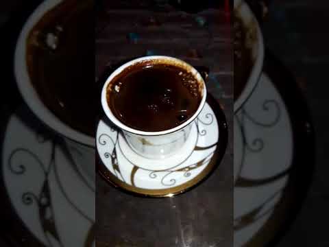 قهوة صباحية على أنغام فيروزية تملأ القلب بالراحة لكل قلب أتعبه الحنين إلى م ن كان يحتسي القهوة معه 