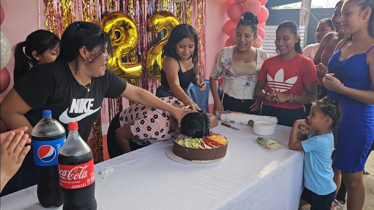 a DAYANA le metierón Toda la Cara en el Pastel🎂🤣 Nadie Paraba de Reirse🤣🤣🤣 Santo Dios😱