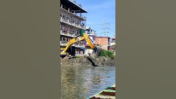 Earth-moving excavator #shorts #shortvideo