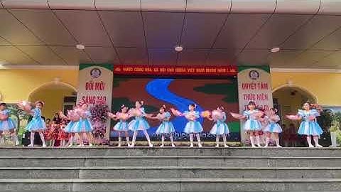 Lớp 2A Múa: Thầy cô cho em mùa xuân