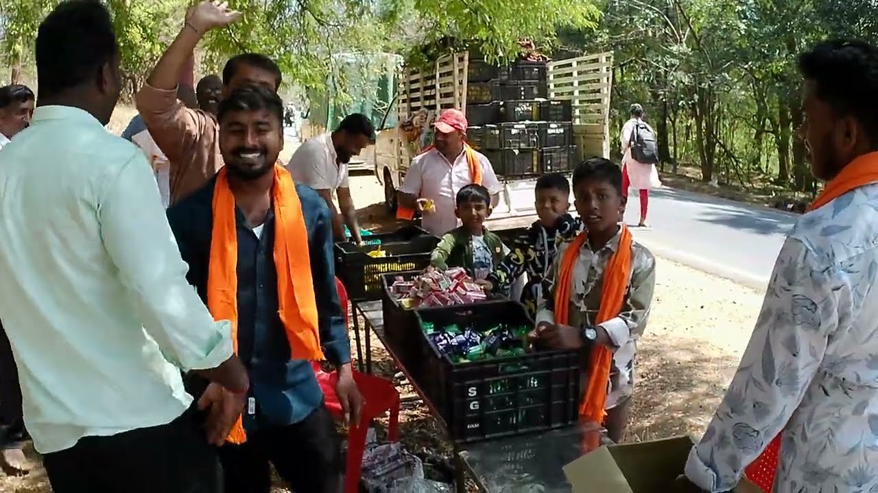 ಮಹಾ ಶಿವರಾತ್ರಿ ಹಬ್ಬದ ಪ್ರಯುಕ್ತ ಮಾದಪ್ಪನ ಪುಣ್ಯಕ್ಷೇತ್ರದಲ್ಲಿ ಪಾದಯಾತ್ರೆ ಭಕ್ತರಿಗೆ ಧಾನ ಧರ್ಮ 