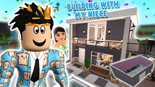 building a BLOXBURG HOUSE WITH MY NIECE... it was very chaotic