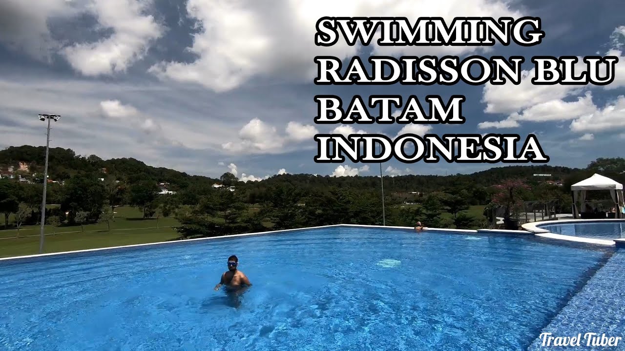 Travel Tuber || Swimming in Radisson Blu || Batam Indonesia