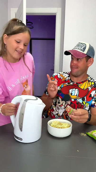 if you hide the cake in the noodles… 😜😅😱 #funnyshorts #tiktok #comedy