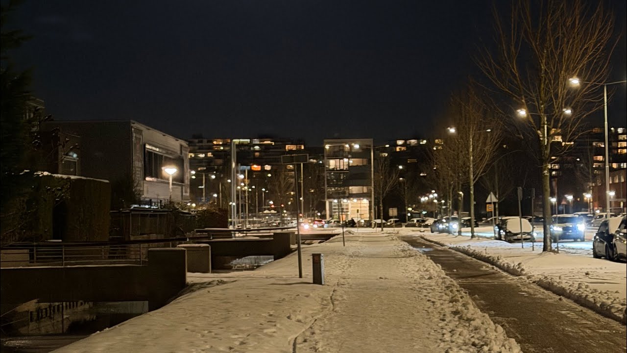 5-1-2026 บรรยากาศแสงสี✨💫แถวบ้านยามคํ่าคืนกับพระจันทร์เต็มดวง🌝🌞บนพื้นหิมะ❄️❄️ขาวโพลสวยงามมากรจิงๆ❤️😍