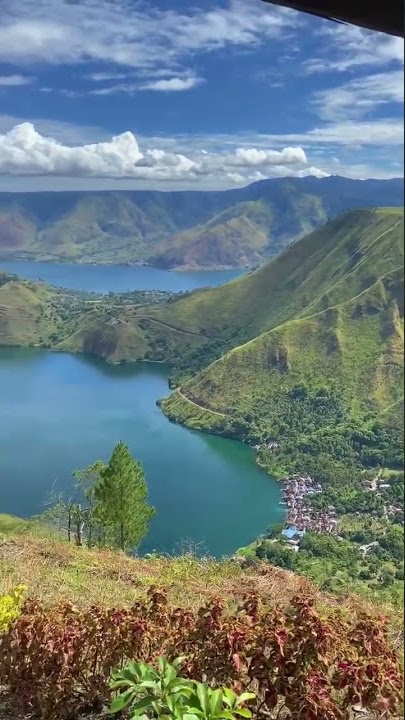 nikmatnya keindahan danau Toba dari atas bukit