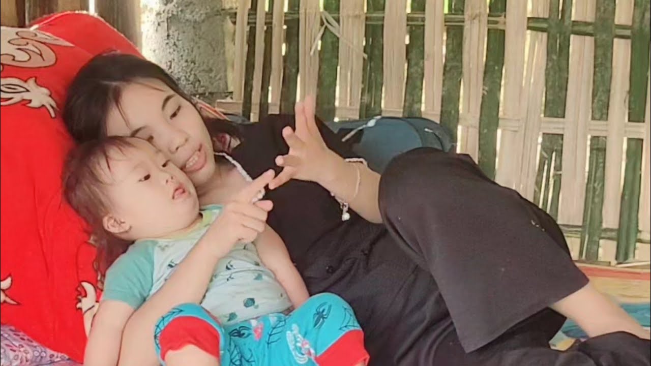 The daily struggles of a single mother and her child.