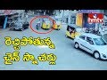 CCTV Footage of Chain Snatching from Running Auto in Hyderabad 