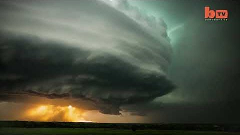 Timelapse Footage Records The Formation Of A Supercell Storm In Kansas