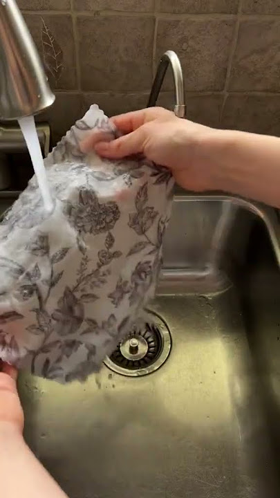 We replaced saran plastic wrap with beeswax food wraps -- here's what we  thought — The Reduce Report