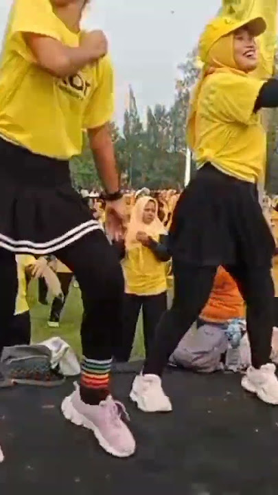 Senam GOLKAR / Ikut meramaikan Ultah Golkar #olahraga  #senammassal  #golkar