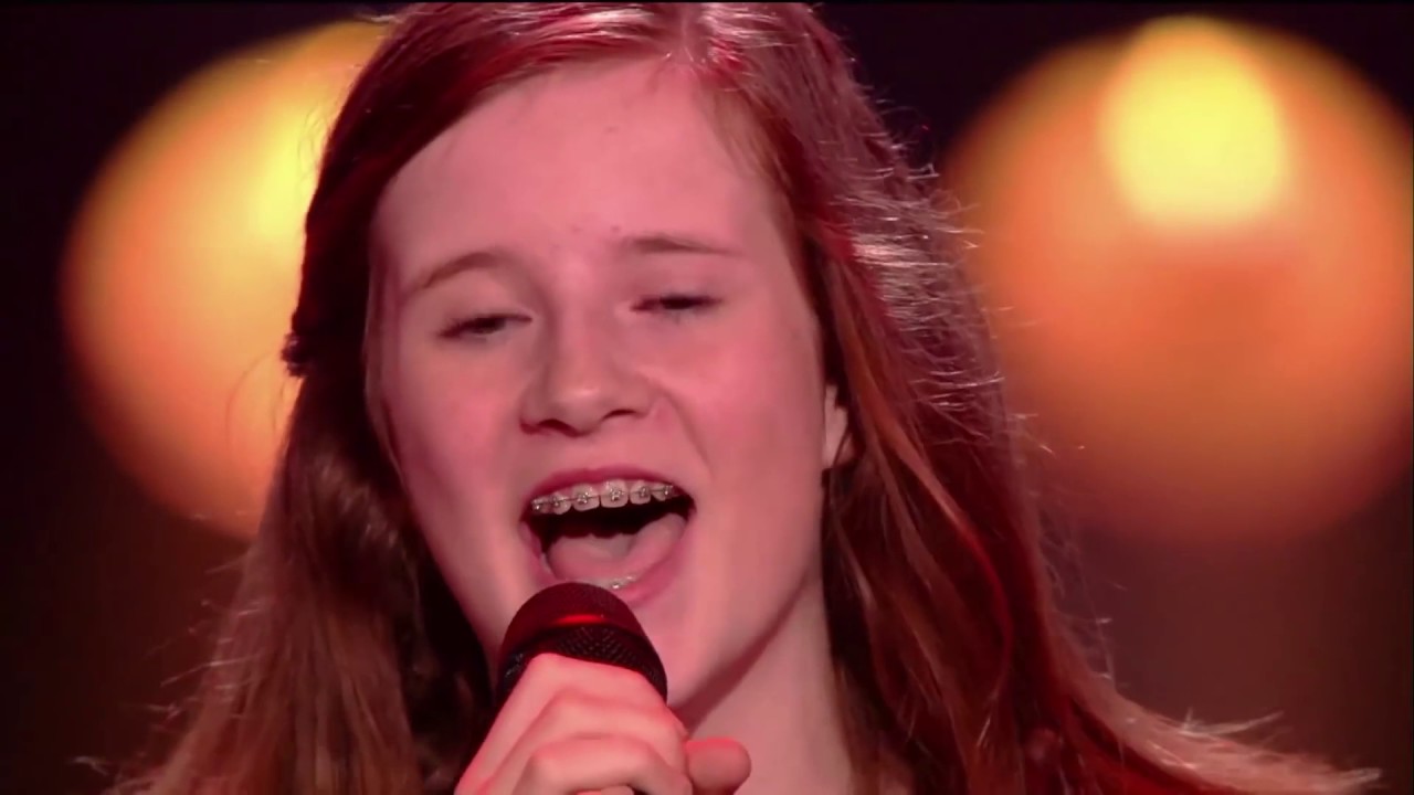 молодой пацан поет песню. спеть песню молодая. паренёк нереально спел. спеть песню молодая. песня про любовь текст.