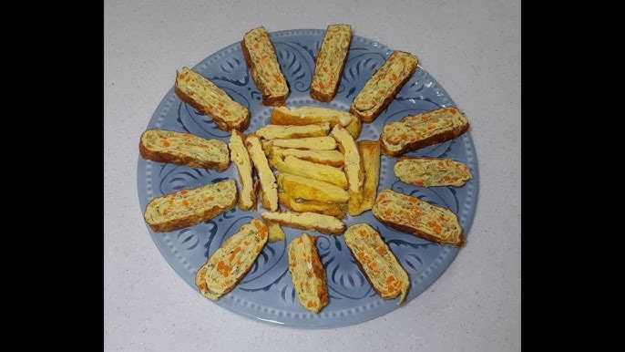 Xotinim ertalab yalangoch nonushta tayyorlayotgan edi. Xotinim ertalab yalangoch nonushta tayyorlayotgan edi.