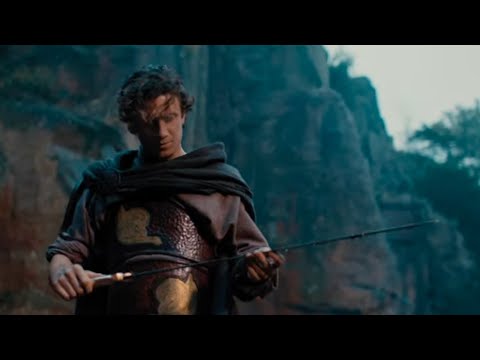 Sürgün edilen savaşçı Arthur ve münzevi büyücü Merlin | Tüm film