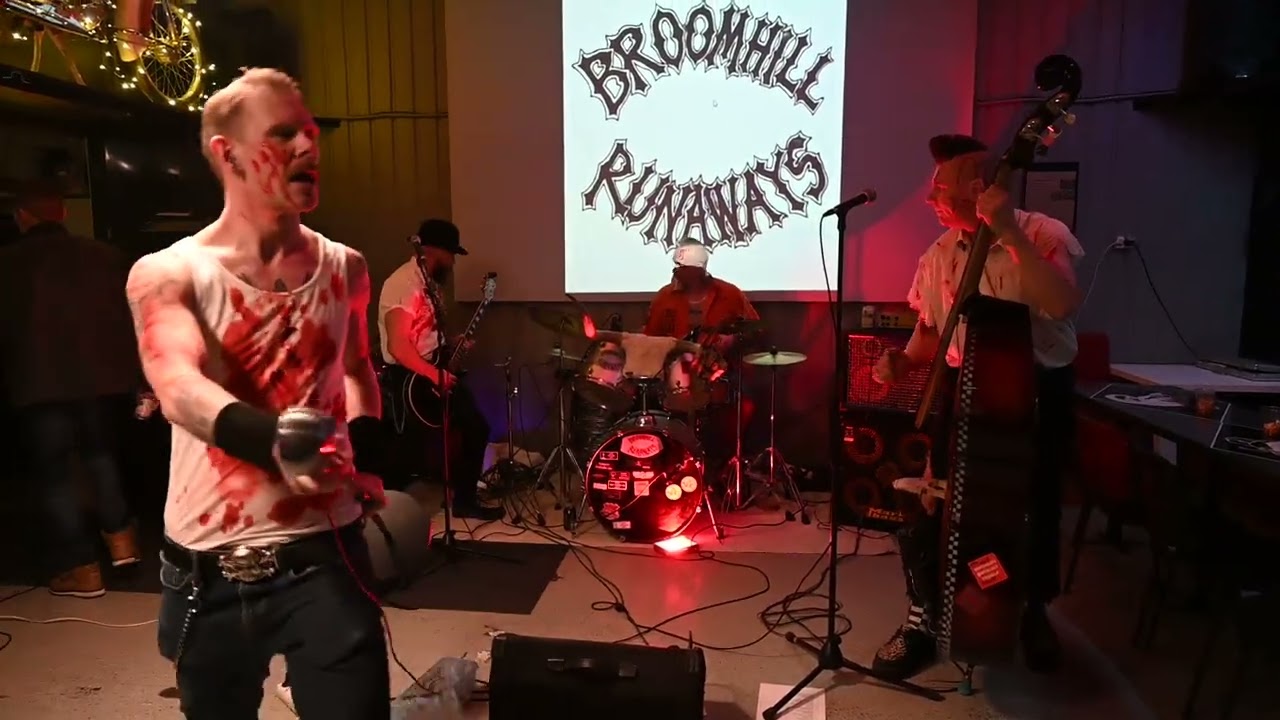 Broomhill Runaways - Lobotomia & Mad at You