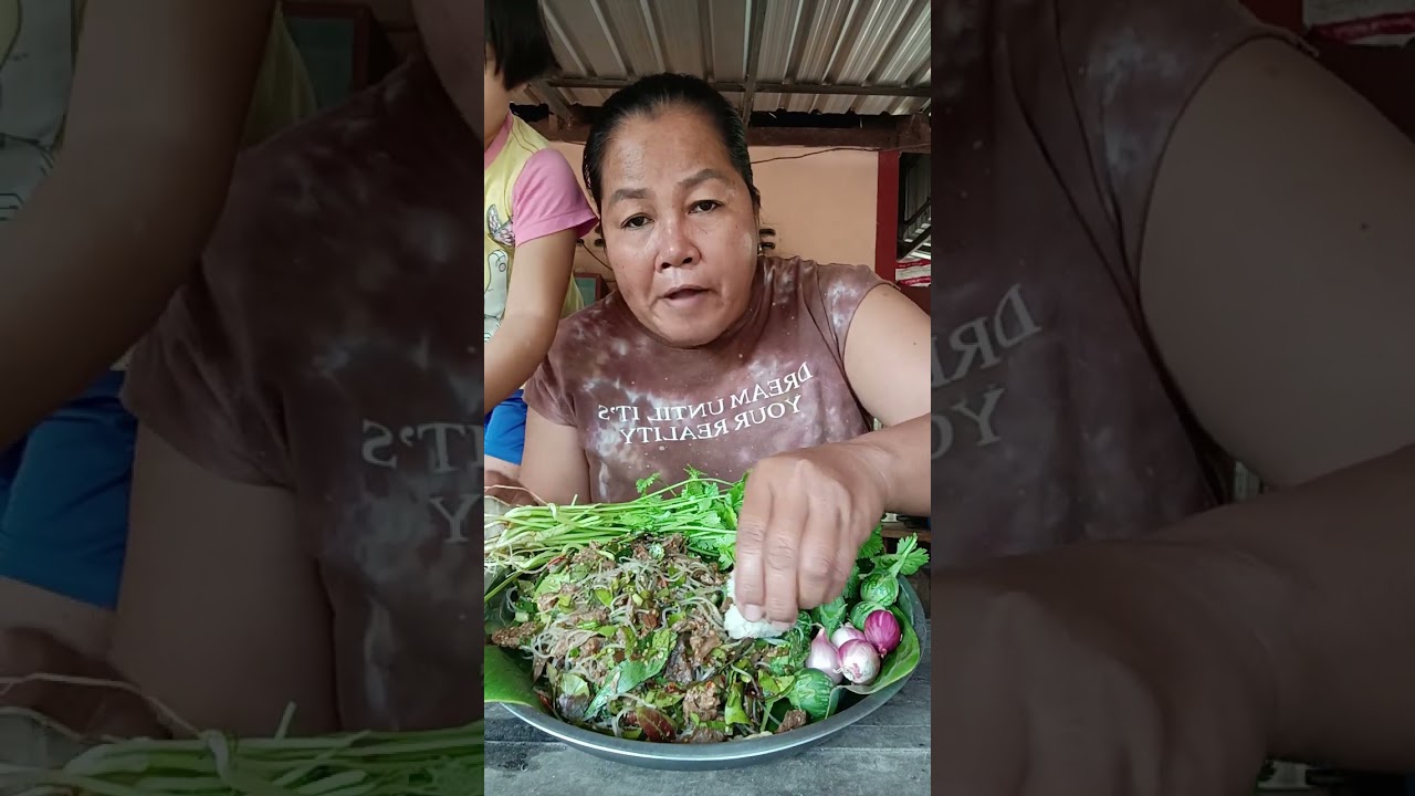 กินข้าวกับซุบหนังวัวใส่ผักเม็ก