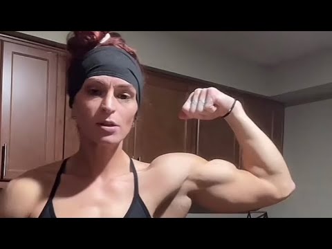 female muscular back flexing｜TikTok Search