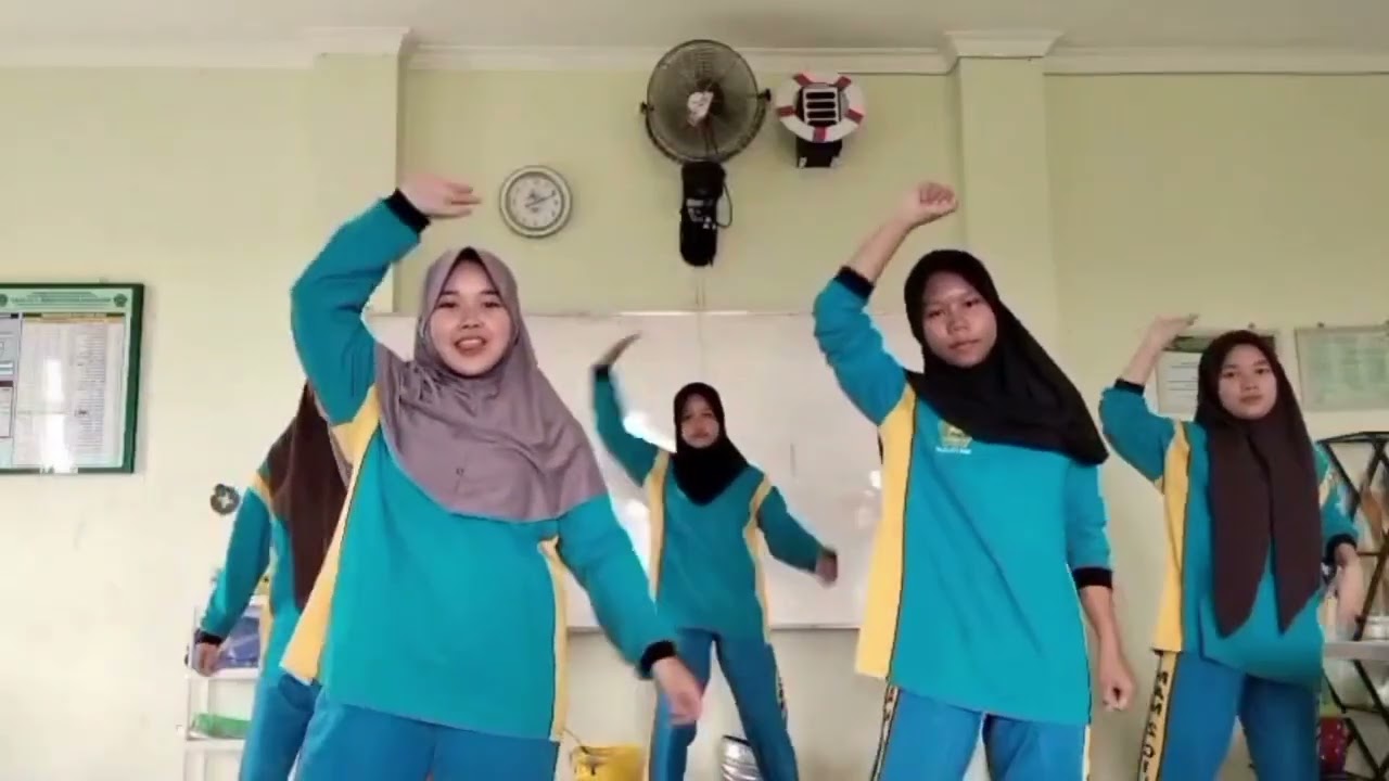 Tugas M.K OLAHRAGA (senam kreasi) 