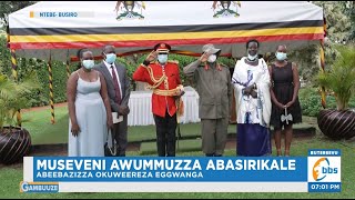 Museveni Awummuzza Abasirikale, Abeebazizza Okuweereza Eggwanga