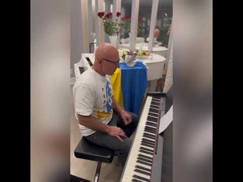 что тебе сниться крейсер Аврора в час когда утро встаёт над Невой ?
