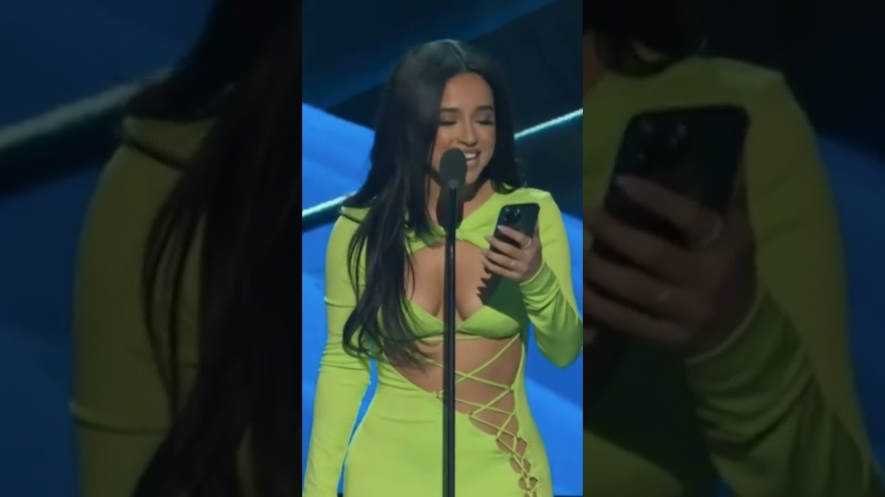 🗣️ ESO MAMIII! La Becky and Karol take Best Collab of the year ❤️‍🔥 