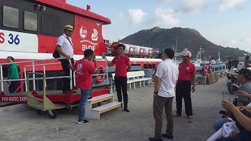 Làm thủ tục lên tàu Côn Đảo Express 36 đơn giản