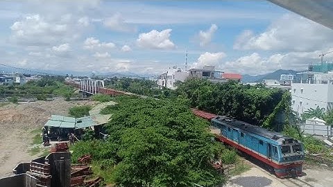 D19E - 913 kéo HH84 thông chậm qua cầu vượt nút giao Ngọc Hội (11h07, 15/10/2022)