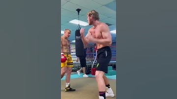Whos a better boxer Logan or Jake | Like if you enjoyed! #MMA #shorts