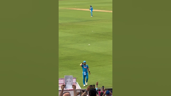 😱🥹Virat Looking at Anushka’s Poster 😍😍#viratkohli #anushkasharma #iccworldcup2023 #icc #live