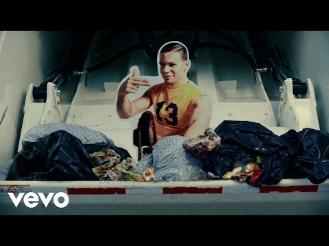 Residente – Ron En El Piso (Official Video)