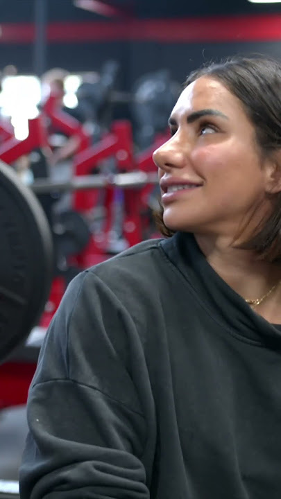 VIDEO: Powerlifter Stefanie Cohen Looks Jacked Hitting A 407lb