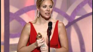Kim Cattrall Wins Best Supporting Actress TV Series Musical Or Comedy  Golden Globes 2003