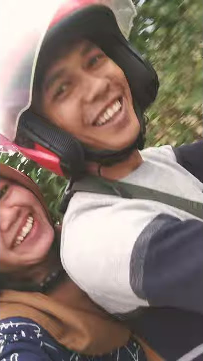 Bonceng mantan pacar pake Scorpio 225.