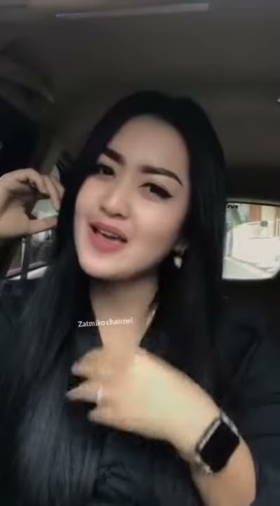 Cewek cakep, tik tok bisone mung nyawang