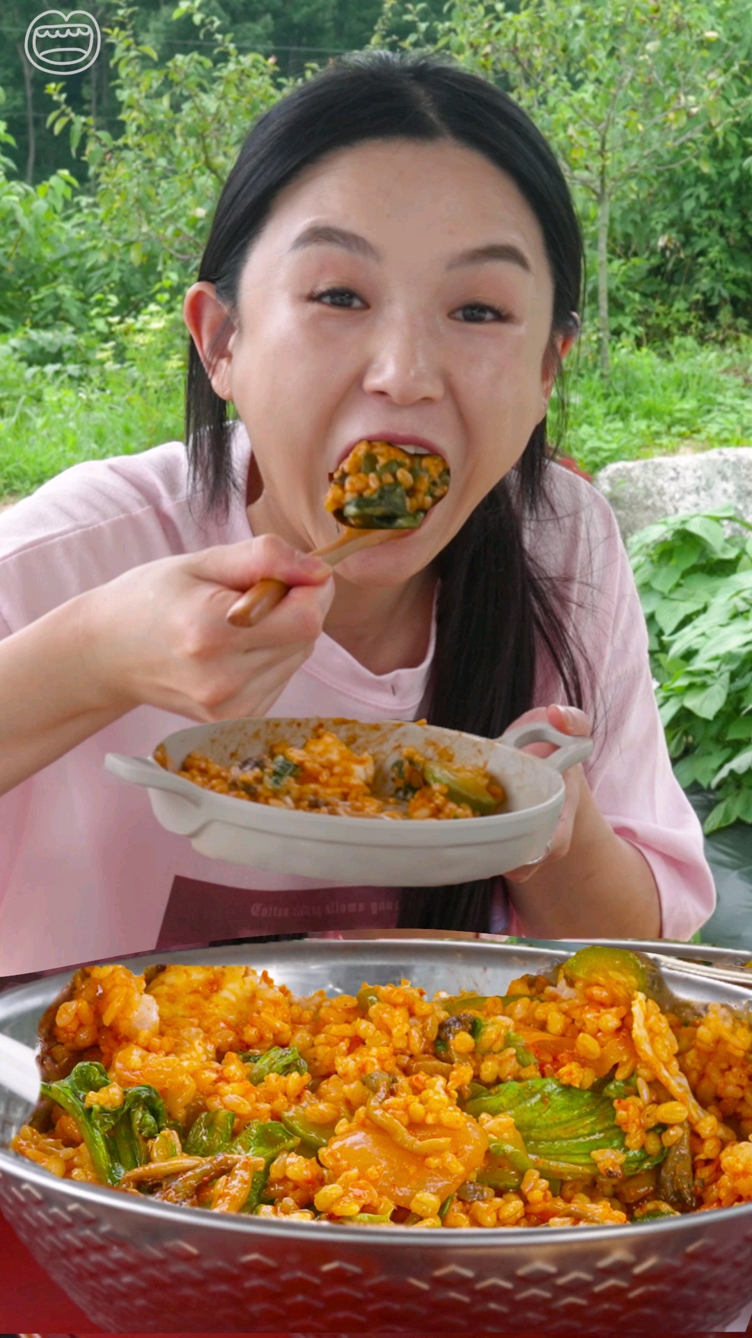 텃밭 채소 뜯어 넣은 양푼보리밥