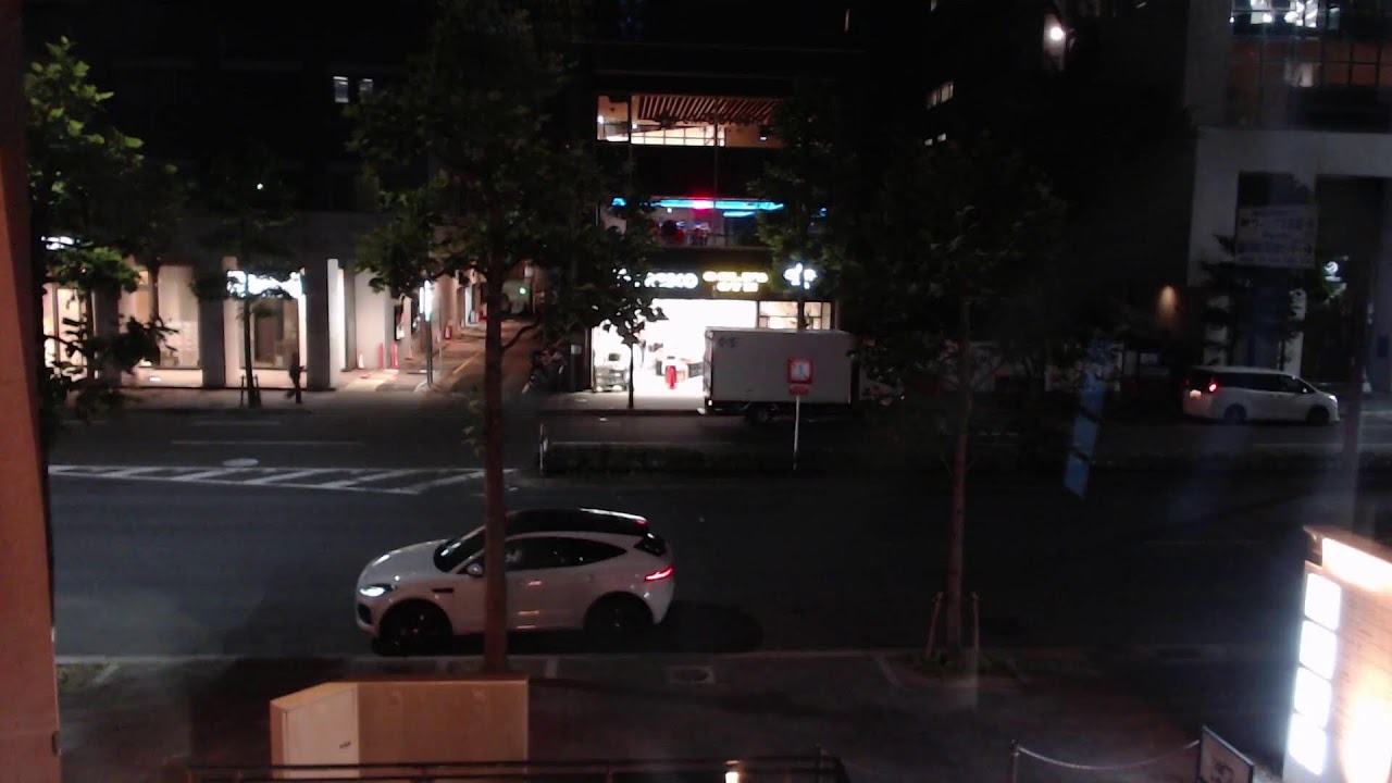 【京都ライブカメラ】京都市中心部・烏丸通の様子(京都市中京区)Live view of Karasuma Street in front of the Kyoto Shimbun newspaper
