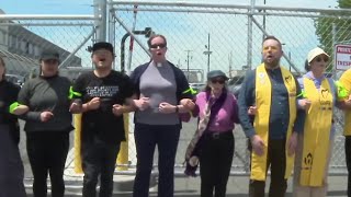 Prayer vigil outside Newark ICE Detention Center turns into protest | NBC New York