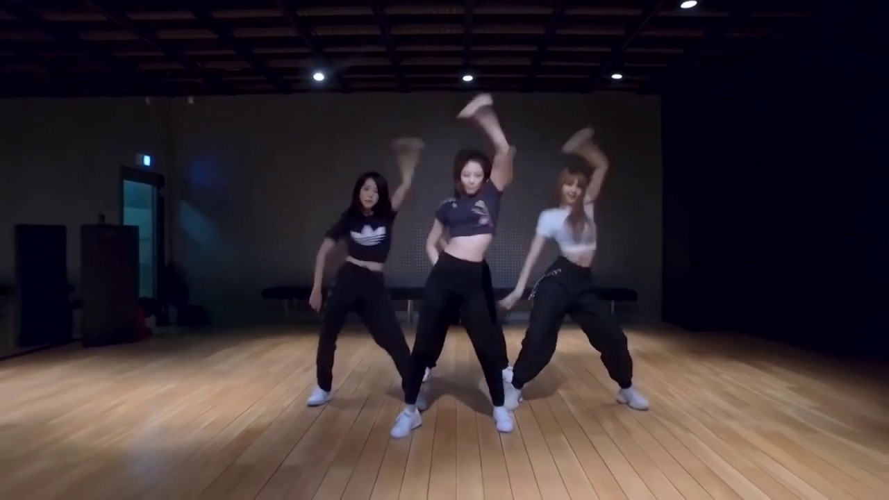DANCE VERSION MIRROR//BLACKPINK x EVERGLOW DDUDUDDUDU/Bon Bon Chocolat MASHUP YouTube