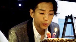 三浦翔平、30歳のバースデーケーキも／マルコCMメイキング
