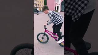 Какие трюки умеете крутить на BMX? 🚴🏻‍♂️