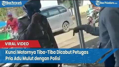Kunci Motornya Tiba-Tiba Dicabut Petugas Saat Ditilang, Pria Adu Mulut dengan Polisi