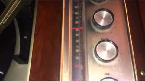 Silvertone Syntronic Record Player / Radio with Matched Removable Speaker