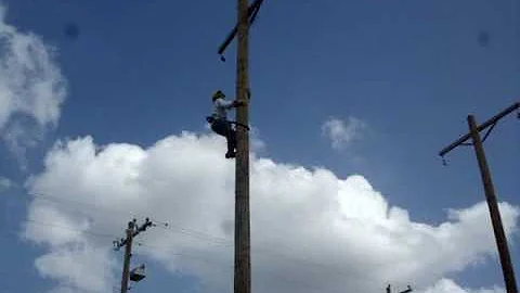 Speed Pole Climbing - Lineman Rodeo 2009 OG&E Oklahoma City