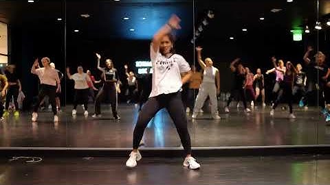 Thumbnail of „GASOLINA - Bhangra Remix“ by Tesher, Daddy Yankee | Zumba® choreo by Tenri | #gasolina #zumbachoreo