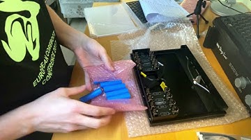 MNT Reform: unbox, assembly and first boot
