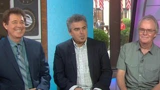 Brady Bunch Cast Reunites, Pays Tribute To Tv Mom Florence Henderson